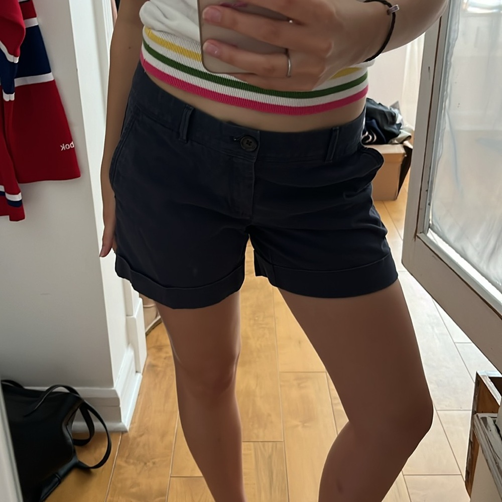 BANANA REPUBLIC size 4 navy shorts.
